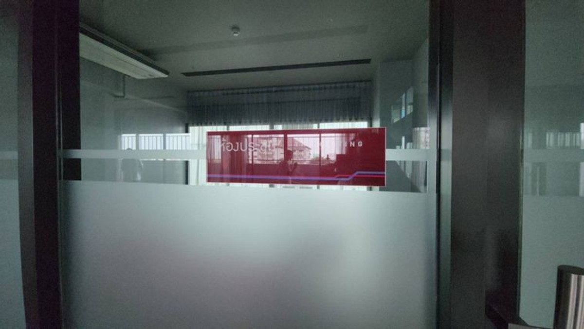 For RentCondoNonthaburi, Bang Yai, Bangbuathong : *The condition is as shown in the cover photo. New, first hand, has a washing machine** For rent, decorated comfortably, Plum Condo, Central Station, Phase 2 ** Sunset view**SN490.53