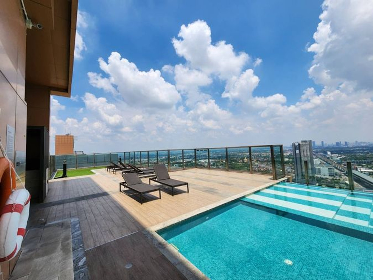 For RentCondoNonthaburi, Bang Yai, Bangbuathong : *The condition is as shown in the cover photo. New, first hand, has a washing machine** For rent, decorated comfortably, Plum Condo, Central Station, Phase 2 ** Sunset view**SN490.53