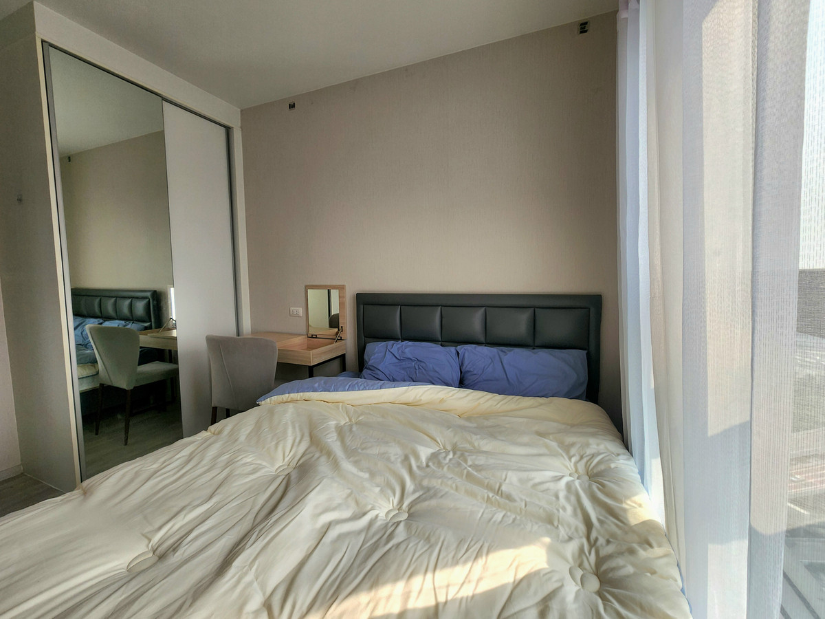 For RentCondoNonthaburi, Bang Yai, Bangbuathong : *The condition is as shown in the cover photo. New, first hand, has a washing machine** For rent, decorated comfortably, Plum Condo, Central Station, Phase 2 ** Sunset view**SN490.53