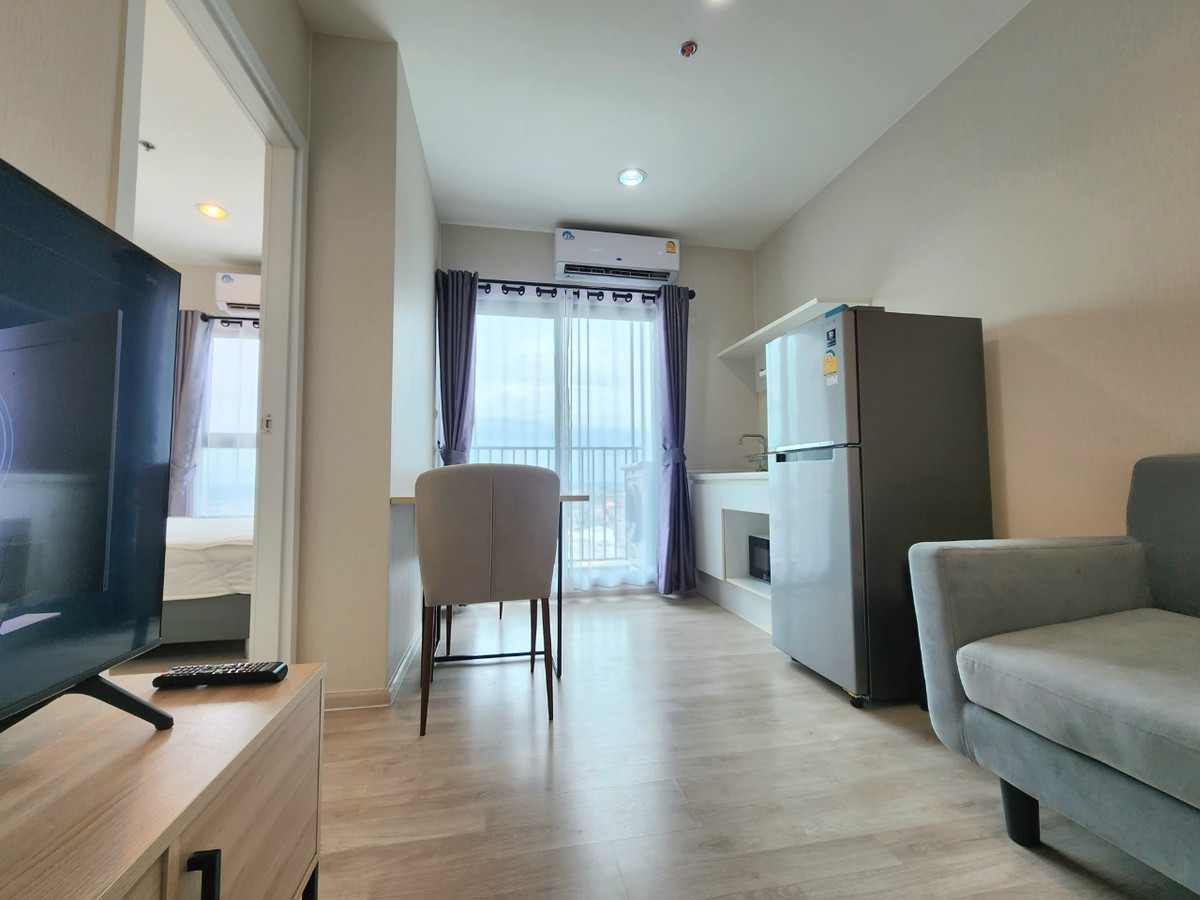 For RentCondoNonthaburi, Bang Yai, Bangbuathong : *The condition is as shown in the cover photo. New, first hand, has a washing machine** For rent, decorated comfortably, Plum Condo, Central Station, Phase 2 ** Sunset view**SN490.53