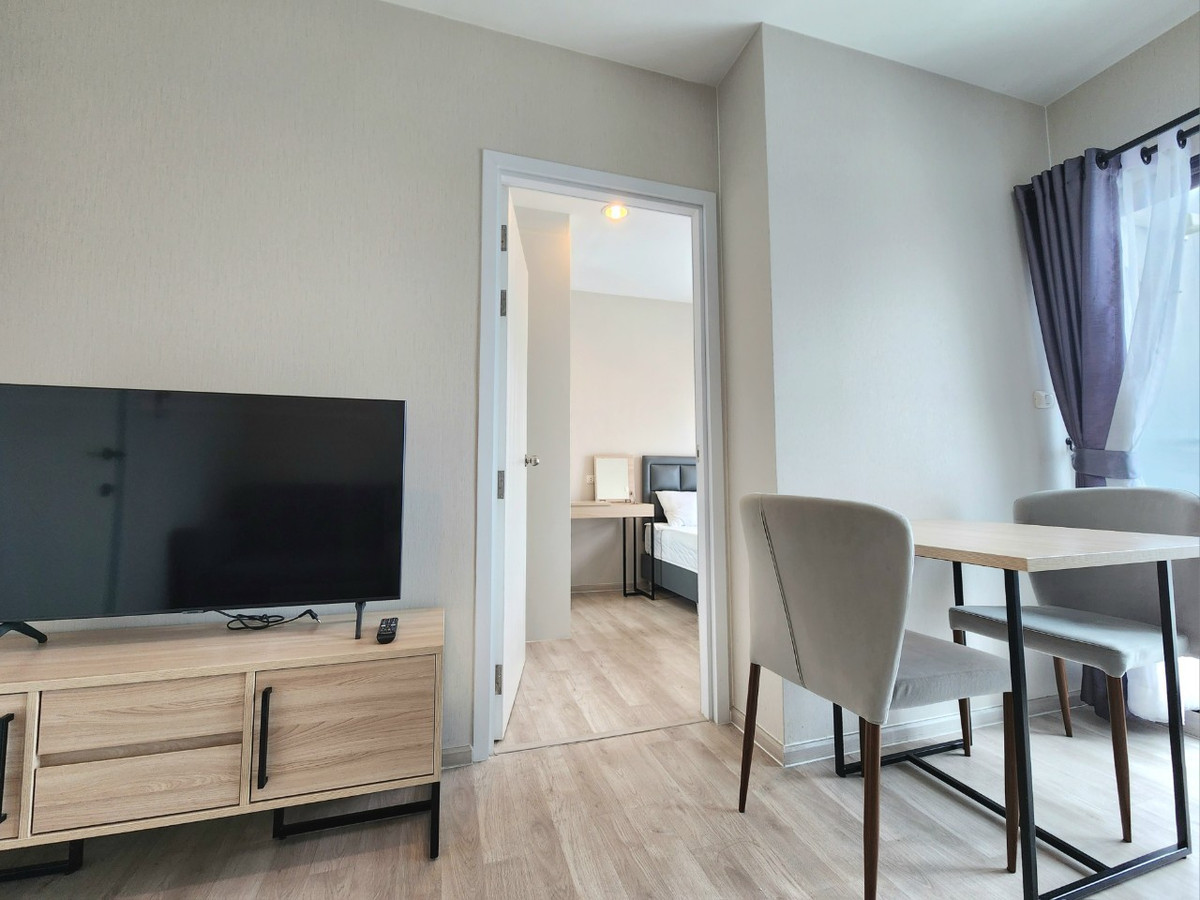 For RentCondoNonthaburi, Bang Yai, Bangbuathong : *The condition is as shown in the cover photo. New, first hand, has a washing machine** For rent, decorated comfortably, Plum Condo, Central Station, Phase 2 ** Sunset view**SN490.53