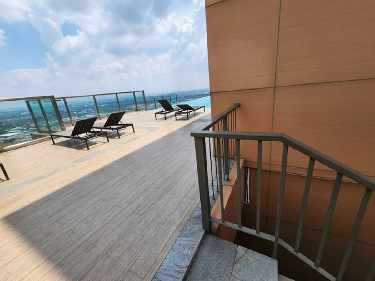 For RentCondoNonthaburi, Bang Yai, Bangbuathong : *The condition is as shown in the cover photo. New, first hand, has a washing machine** For rent, decorated comfortably, Plum Condo, Central Station, Phase 2 ** Sunset view**SN490.53