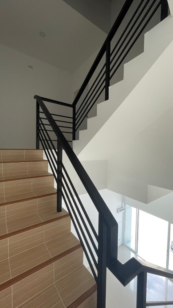 ขายทาวน์โฮมโชคชัย4 ลาดพร้าว71 : ขายทาวน์โฮม 3 ชั้น สร้างใหม่ โครงการทรัพย์วราห์ เข้าซอยนาคนิวาส 21 ใกล้ เซ็นทรัล อีสต์วิลล์ เพียง 5 นาที