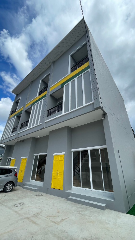 ขายทาวน์โฮมโชคชัย4 ลาดพร้าว71 : ขายทาวน์โฮม 3 ชั้น สร้างใหม่ โครงการทรัพย์วราห์ เข้าซอยนาคนิวาส 21 ใกล้ เซ็นทรัล อีสต์วิลล์ เพียง 5 นาที