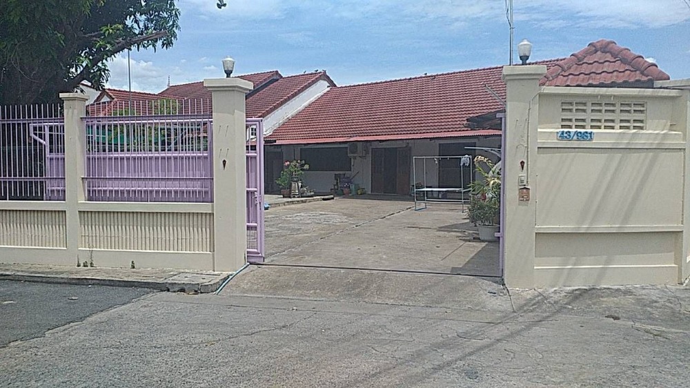 ขายสำนักงานนนทบุรี บางใหญ่ บางบัวทอง : ขายบ้านพร้อมสำนักงาน ปากเกร็ด 303 ตารางวา  ใกล้ห้าแยกปากเกร็ด รถไฟฟ้าผ่าน