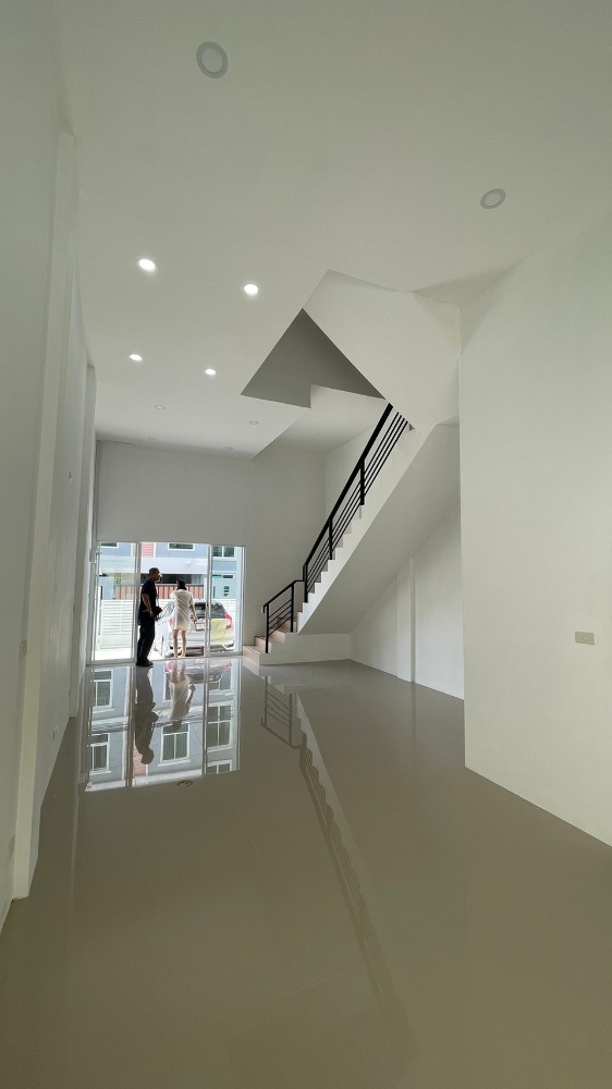 For SaleHome OfficeChokchai 4, Ladprao 71, Ladprao 48, : 3-story townhome for sale, newly built, entering Soi Nakniwat 21, near Central Eastville, only 5 minutes.
