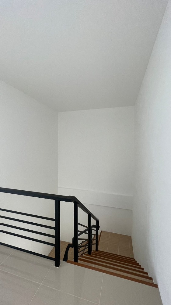 For SaleHome OfficeChokchai 4, Ladprao 71, Ladprao 48, : 3-story townhome for sale, newly built, entering Soi Nakniwat 21, near Central Eastville, only 5 minutes.