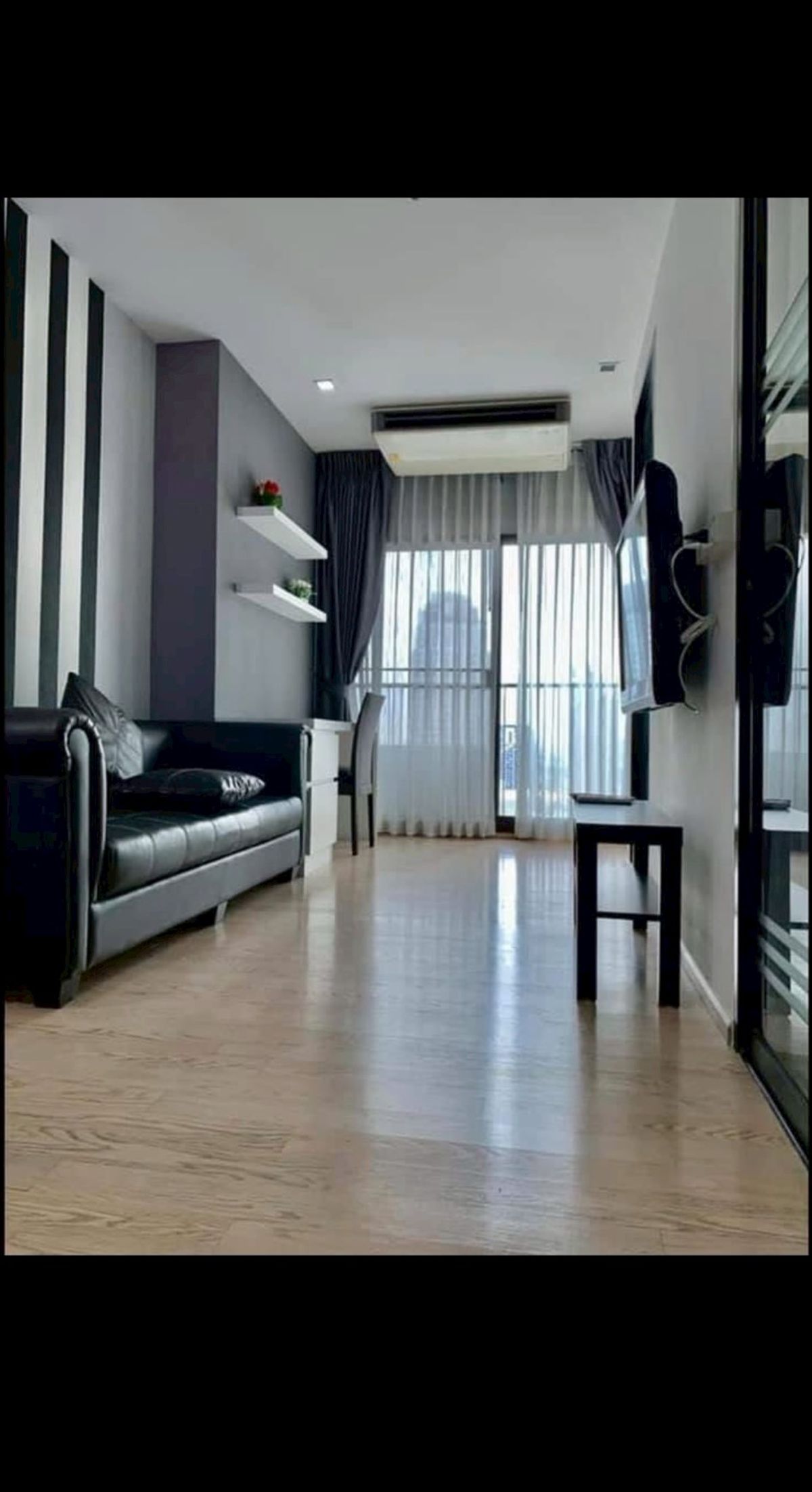 For RentCondoSukhumvit, Asoke, Thonglor : Noble Remix Thonglor, ★size 45 sqm., 24th floor, ★skywalk to BTS Thonglor ★WALK IN CLOSET★Beautiful built-in, fully furnished ★very new room ★