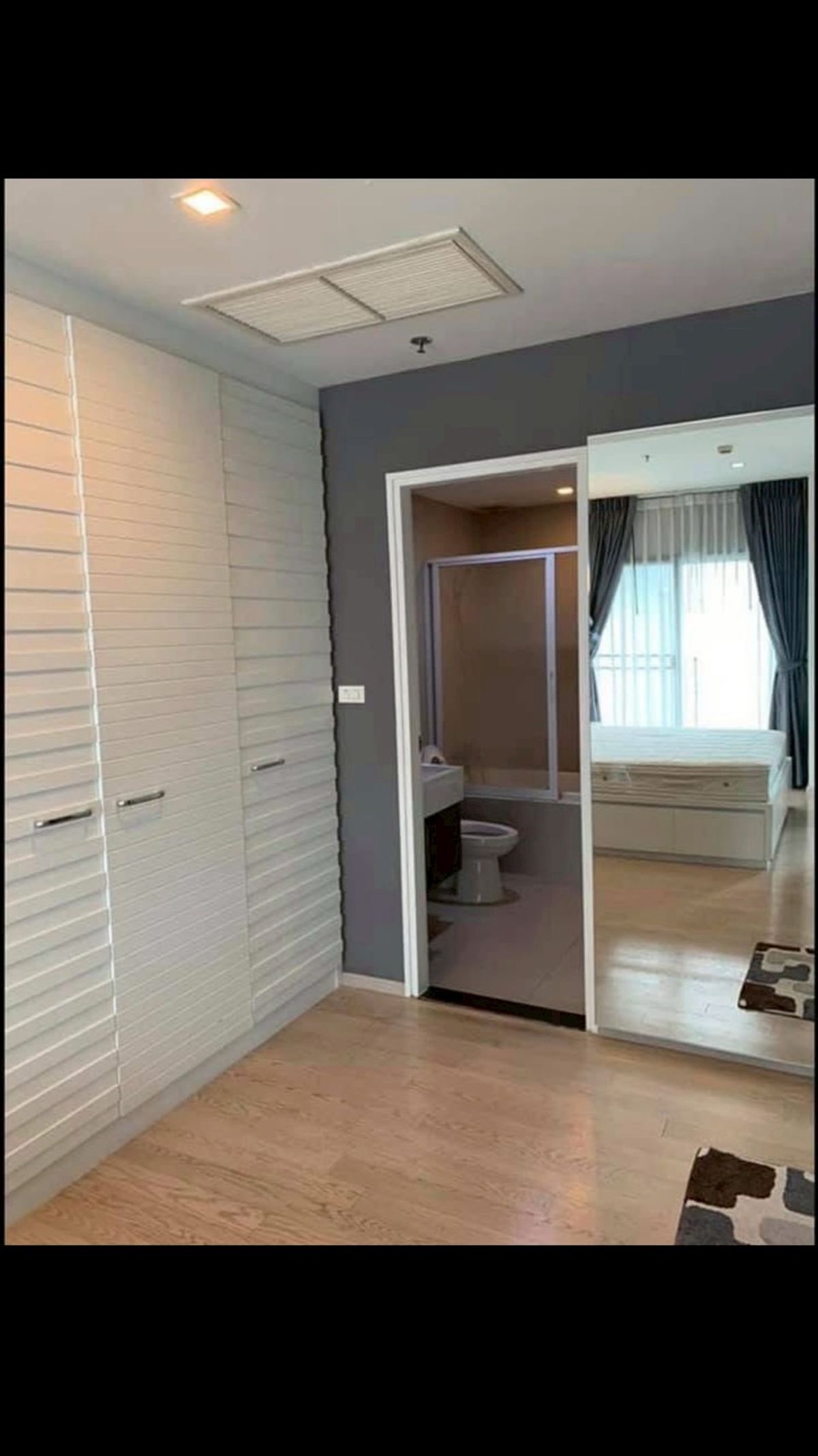 For RentCondoSukhumvit, Asoke, Thonglor : Noble Remix Thonglor, ★size 45 sqm., 24th floor, ★skywalk to BTS Thonglor ★WALK IN CLOSET★Beautiful built-in, fully furnished ★very new room ★