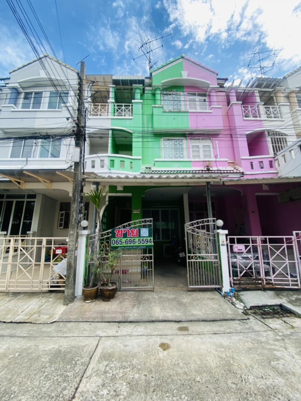 ขายทาวน์โฮมอ่อนนุช อุดมสุข : ขายเพียง 2.79 ล้านบาท ขายทาวน์โฮม หมู่บ้านควีนเพลส3 ทำเล อ่อนนุช44