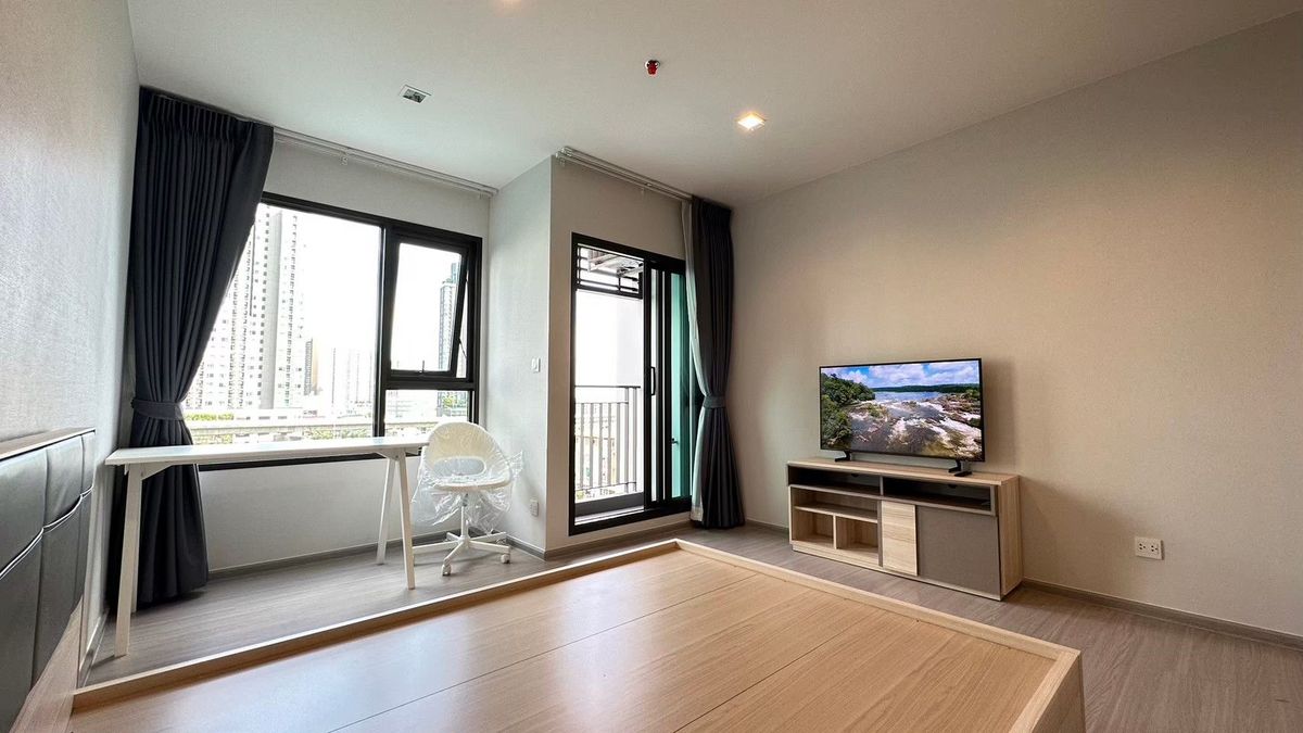 For RentCondoThaphra, Talat Phlu, Wutthakat : Life Sathorn Sierra Condo is only 150 meters from BTS Talat Phlu Station.