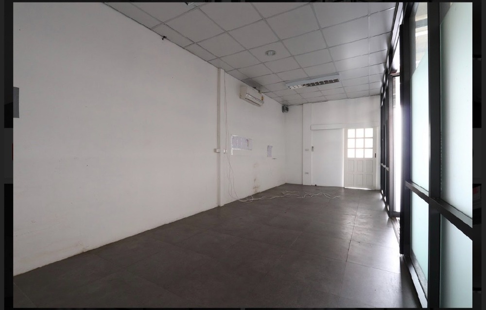 ให้เช่าร้านค้า/ตลาดนัดบางนา แบริ่ง ลาซาล : ให้เช่า ร้านค้า ออฟฟิส ทำเลดี อยู่ใต้ตึก ภายในโรงแรม 4,000 บาท/เดือน 24 ตรม.