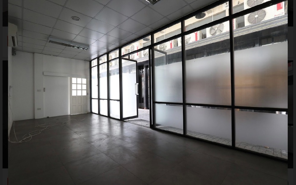 ให้เช่าร้านค้า/ตลาดนัดบางนา แบริ่ง ลาซาล : ให้เช่า ร้านค้า ออฟฟิส ทำเลดี อยู่ใต้ตึก ภายในโรงแรม 4,000 บาท/เดือน 24 ตรม.