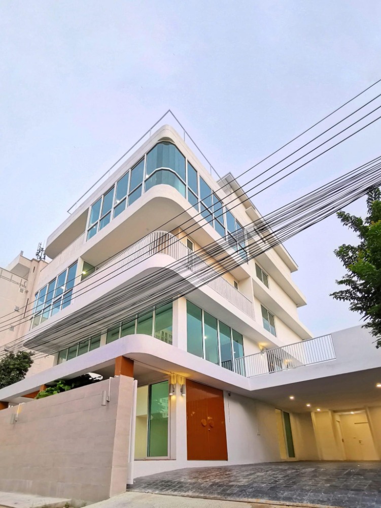 ขายบ้านอ่อนนุช อุดมสุข : PORTICO - Sukhumvit 77 Onnut (ปอร์ติโก - สุขุมวิท77 อ่อนนุช) | บ้านเดี่ยวรีโนเวท โฮมออฟฟิศ 5 ชั้น | 72 ตร.ว. 622 ตร.ม. | 5ห้องนอน  4ที่จอดรถ | ใกล้ People Park 1 นาที, บิ๊กซี อ่อนนุช 3 นาที, BTS อ่อนนุช 4 นาที,