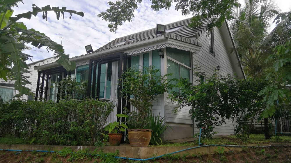 For SaleHotel&Apartment BusinessRanong : Resort for sale in Ranong, almost 1 rai. tourist attraction center Ready to continue.