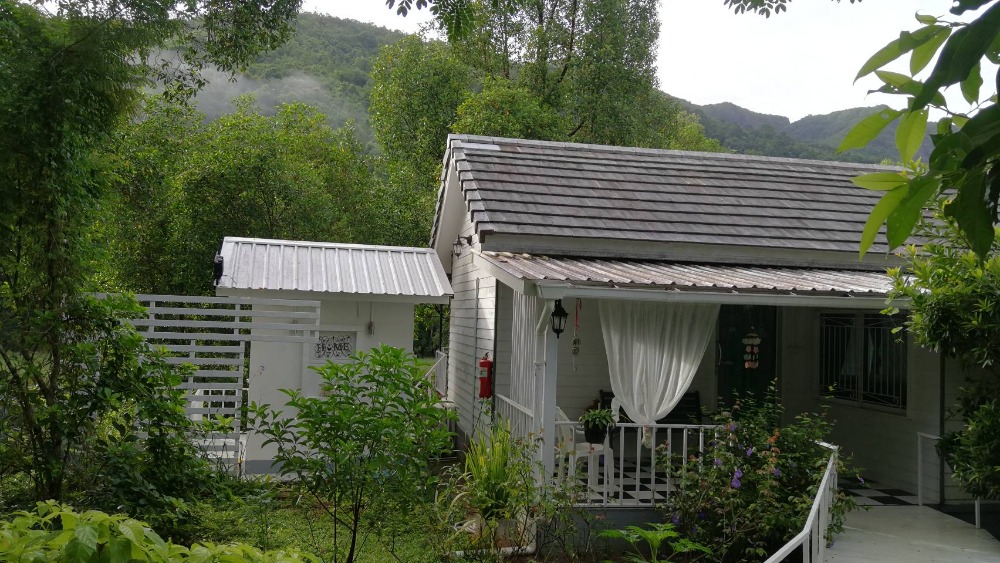 For SaleHotel&Apartment BusinessRanong : Resort for sale in Ranong, almost 1 rai. tourist attraction center Ready to continue.