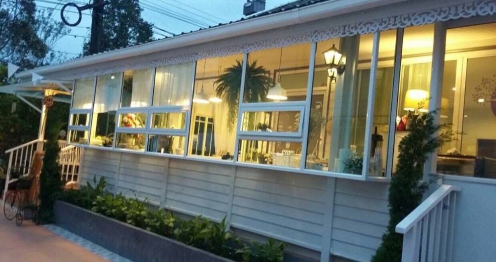 For SaleHotel&Apartment BusinessRanong : Resort for sale in Ranong, almost 1 rai. tourist attraction center Ready to continue.