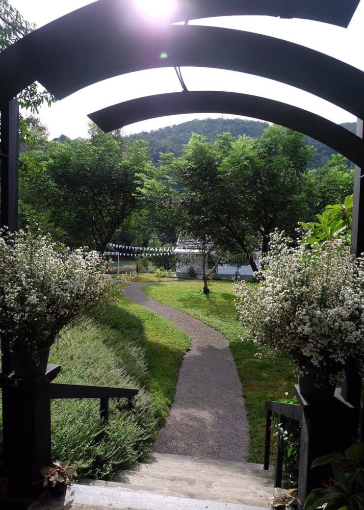 For SaleHotel&Apartment BusinessRanong : Resort for sale in Ranong, almost 1 rai. tourist attraction center Ready to continue.