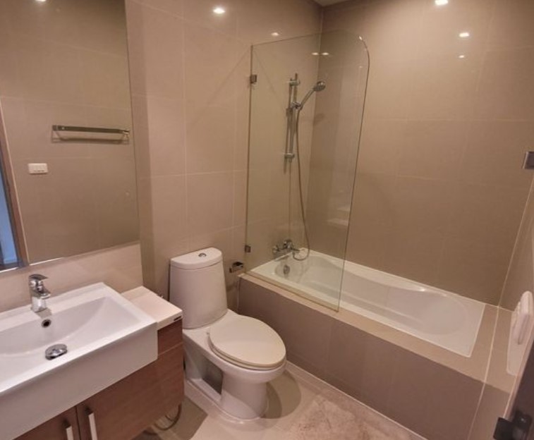 ให้เช่าคอนโดสุขุมวิท อโศก ทองหล่อ : Noble Refine 50 sq.m. Rent & Sell Eng 中 日 Please add LINE ID @806qphgn o8415o5483