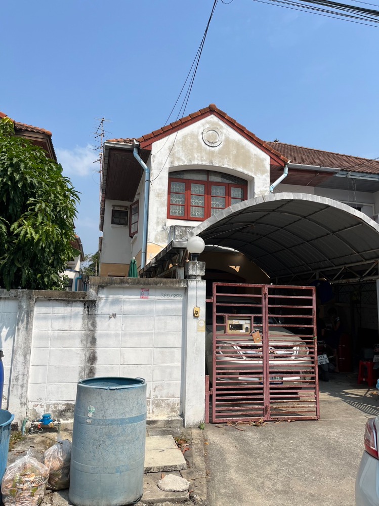 ขายบ้านสมุทรปราการ สำโรง : ขายถูกบ้านแฝด2 ชั้นหมู่บ้านเมืองเอกบางปู  40 ตรว. ซอย1/2 ใกล้สโมสร พื้นที่ใช้สอย 140 ตรม. 3 ห้องนอน 2 น้ำ จอดรถ1 คัน ราคา 2.9 ล้าน
