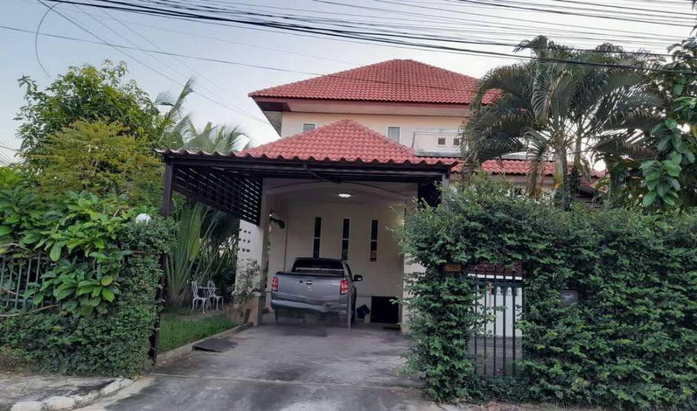 For SaleHouseChiang Mai : Tel. 099-290-1900 Two Story detached House for sale in Hangdong, Chiang Mai Near Big C Hangdong