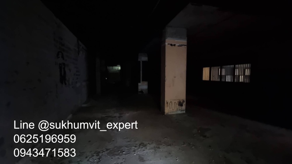 For RentRetail SpaceSukhumvit, Asoke, Thonglor : Phrom Phong for rent, space to open a shop and sell things, good location, can do any legal business. There are many Japanese people. There is a Japanese supermarket.