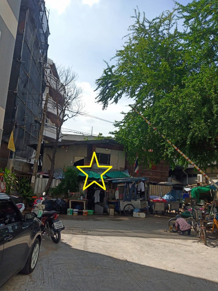For SaleLandSathorn, Narathiwat : Land for sale 16 sq m. Sathorn Soi 13, next to St. Louis Hospital and Assumption College.