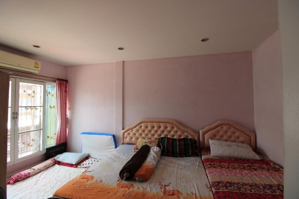 For SaleTownhomeNawamin, Ramindra : Townhouse for sale, 3 bedrooms, 2 bathrooms, 20 meters, price lower than market price.