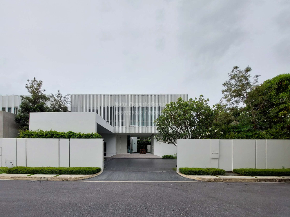 For SaleHouseBangna, Bearing, Lasalle : VIVE Bangna, Super Luxury detached house, Modern style, corner unit close to nature, common garden and swimming pool.