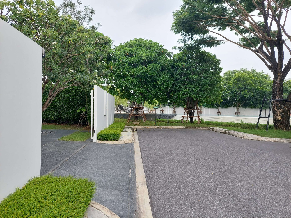 For SaleHouseBangna, Bearing, Lasalle : VIVE Bangna, Super Luxury detached house, Modern style, corner unit close to nature, common garden and swimming pool.