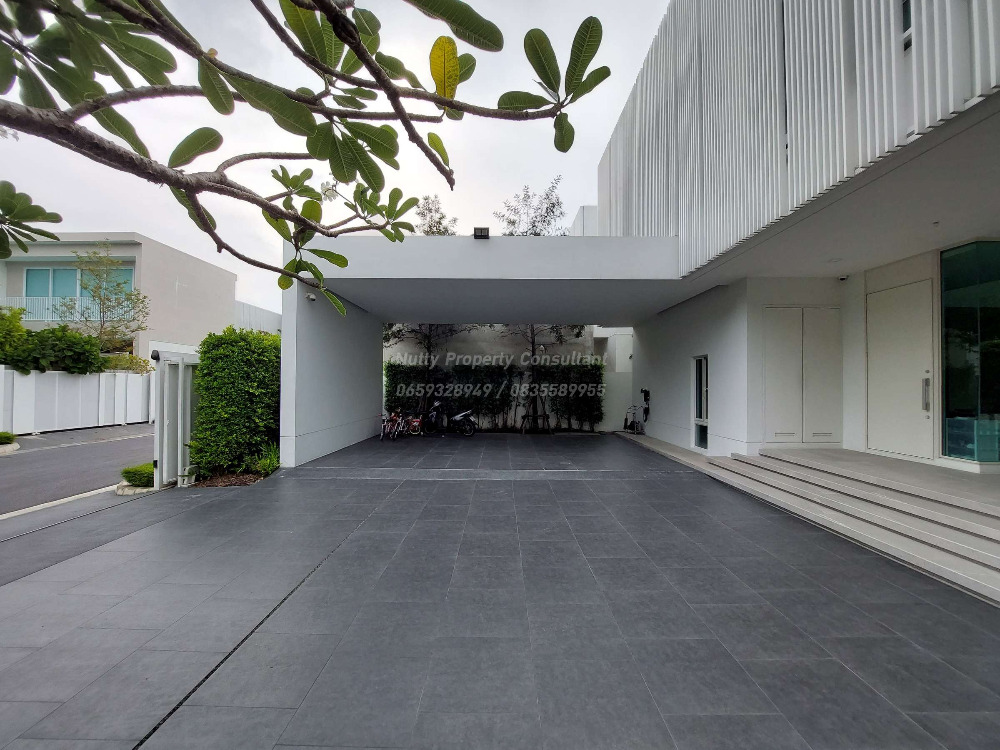 For SaleHouseBangna, Bearing, Lasalle : VIVE Bangna, Super Luxury detached house, Modern style, corner unit close to nature, common garden and swimming pool.