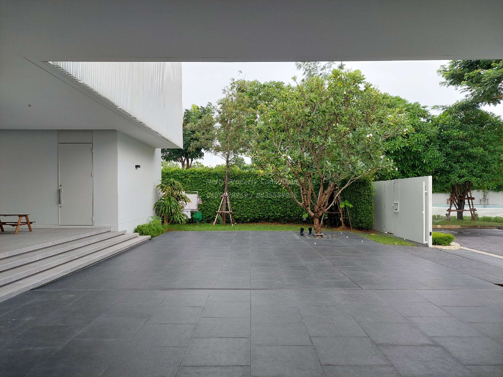 For SaleHouseBangna, Bearing, Lasalle : VIVE Bangna, Super Luxury detached house, Modern style, corner unit close to nature, common garden and swimming pool.