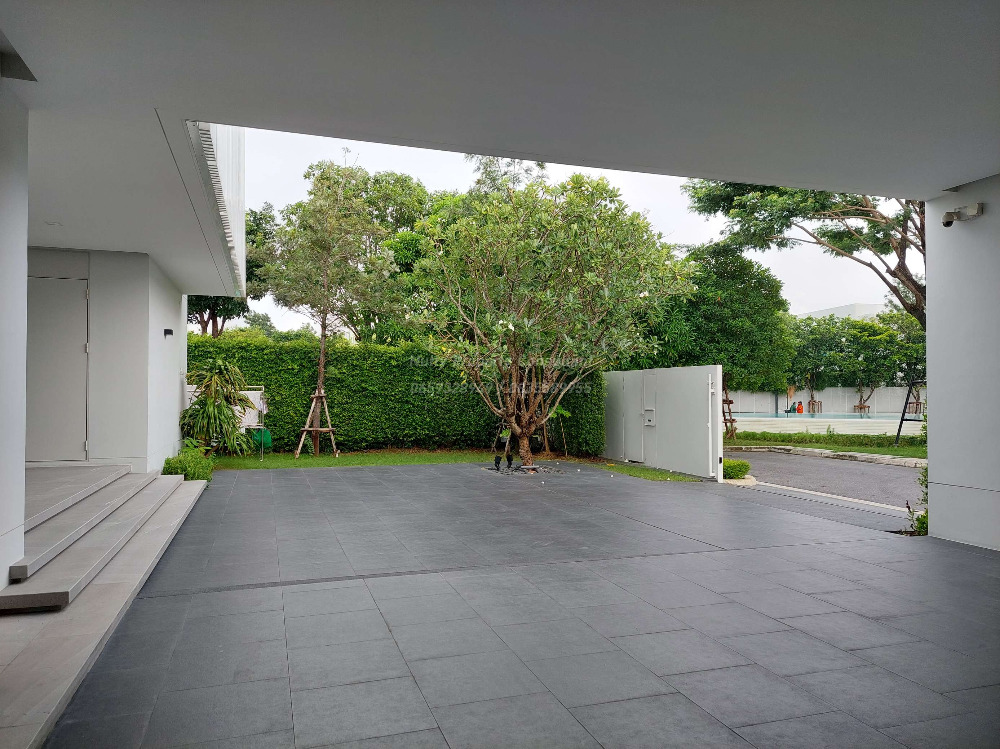 For SaleHouseBangna, Bearing, Lasalle : VIVE Bangna, Super Luxury detached house, Modern style, corner unit close to nature, common garden and swimming pool.