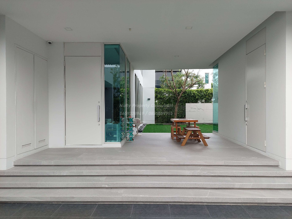 For SaleHouseBangna, Bearing, Lasalle : VIVE Bangna, Super Luxury detached house, Modern style, corner unit close to nature, common garden and swimming pool.