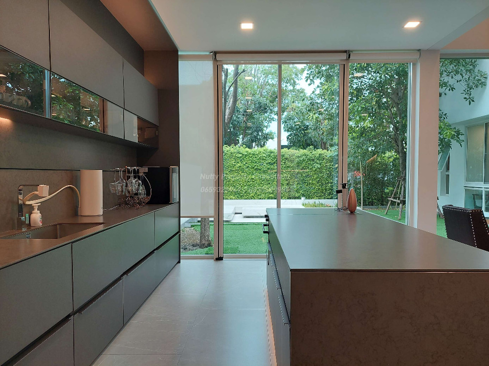 For SaleHouseBangna, Bearing, Lasalle : VIVE Bangna, Super Luxury detached house, Modern style, corner unit close to nature, common garden and swimming pool.