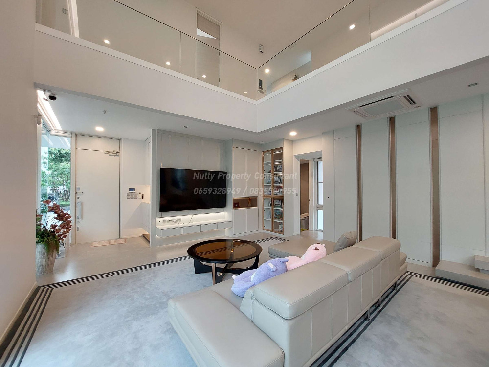 For SaleHouseBangna, Bearing, Lasalle : VIVE Bangna, Super Luxury detached house, Modern style, corner unit close to nature, common garden and swimming pool.