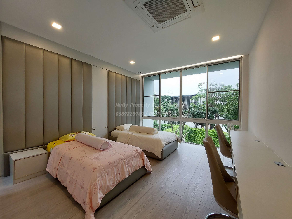 For SaleHouseBangna, Bearing, Lasalle : VIVE Bangna, Super Luxury detached house, Modern style, corner unit close to nature, common garden and swimming pool.