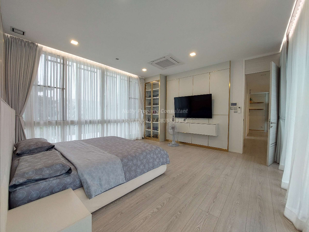 For SaleHouseBangna, Bearing, Lasalle : VIVE Bangna, Super Luxury detached house, Modern style, corner unit close to nature, common garden and swimming pool.