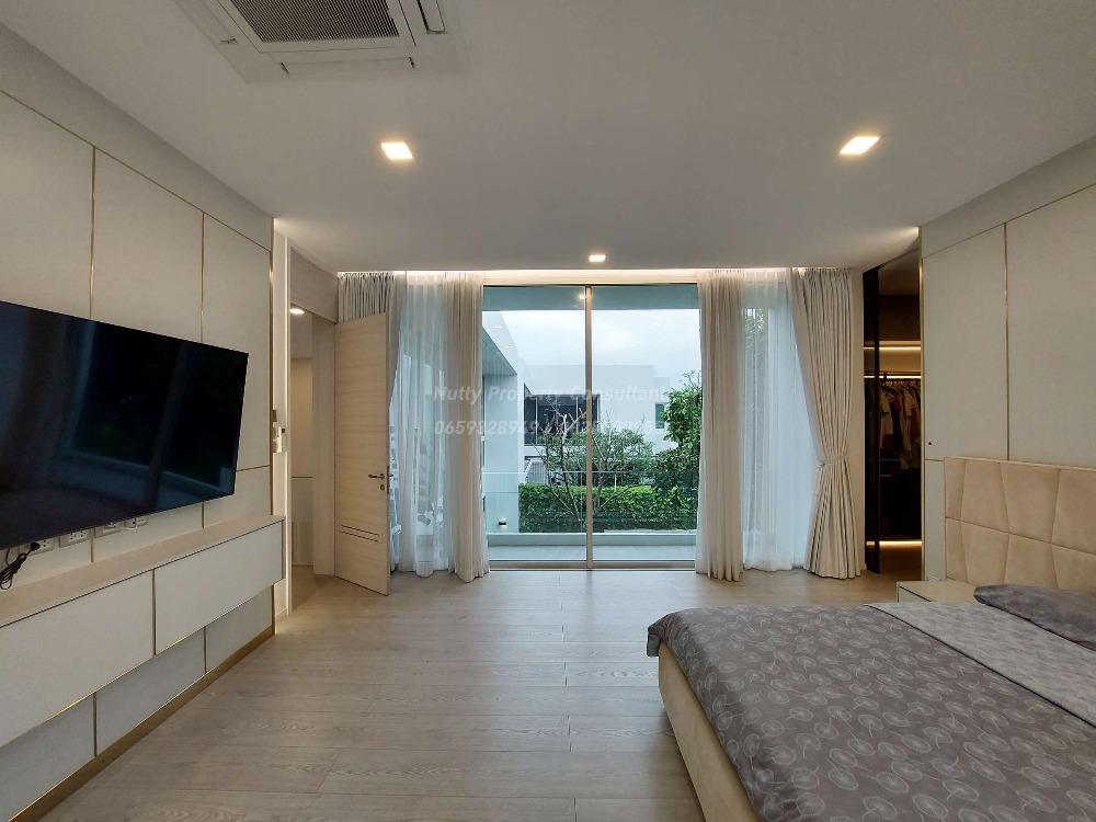 For SaleHouseBangna, Bearing, Lasalle : VIVE Bangna, Super Luxury detached house, Modern style, corner unit close to nature, common garden and swimming pool.