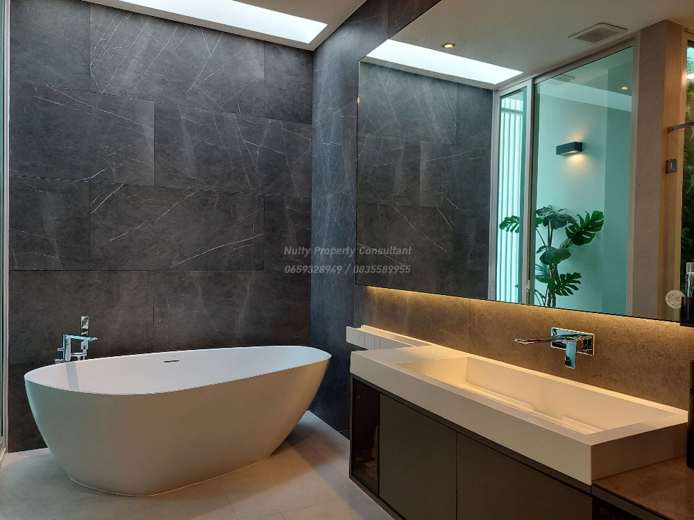 For SaleHouseBangna, Bearing, Lasalle : VIVE Bangna, Super Luxury detached house, Modern style, corner unit close to nature, common garden and swimming pool.