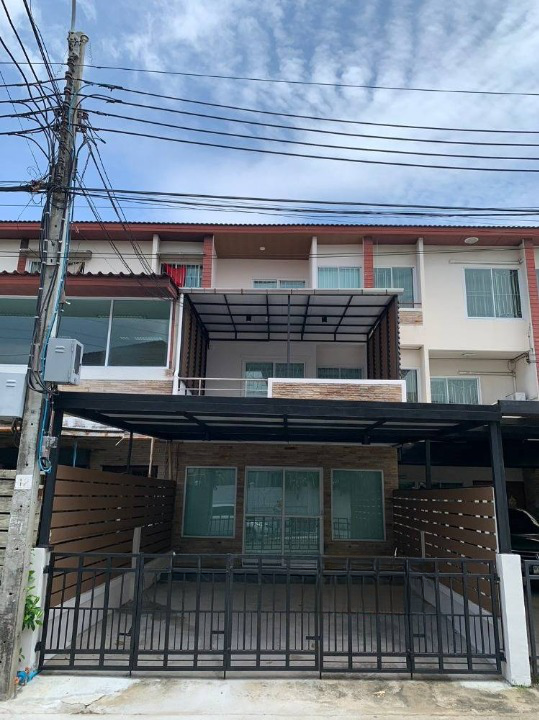 For RentTownhomePattanakan, Srinakarin : Townhome for rent, Pattanakarn - Rama 9 - Suan Luang zone, near The Nine Center Rama 9, just 8 minutes.