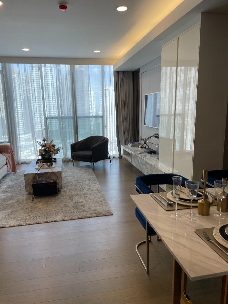 For SaleCondoKhlongtoei, Kluaynamthai : Urgent sale! Luxury condo "Siamese Exclusive Queens", 21st floor, Phrom Phong view, large room 75 sq m., near MRT Queen Sirikit Center, only 100 m., near Benjakitti Park - lungs in the middle of the city that health lovers will love.