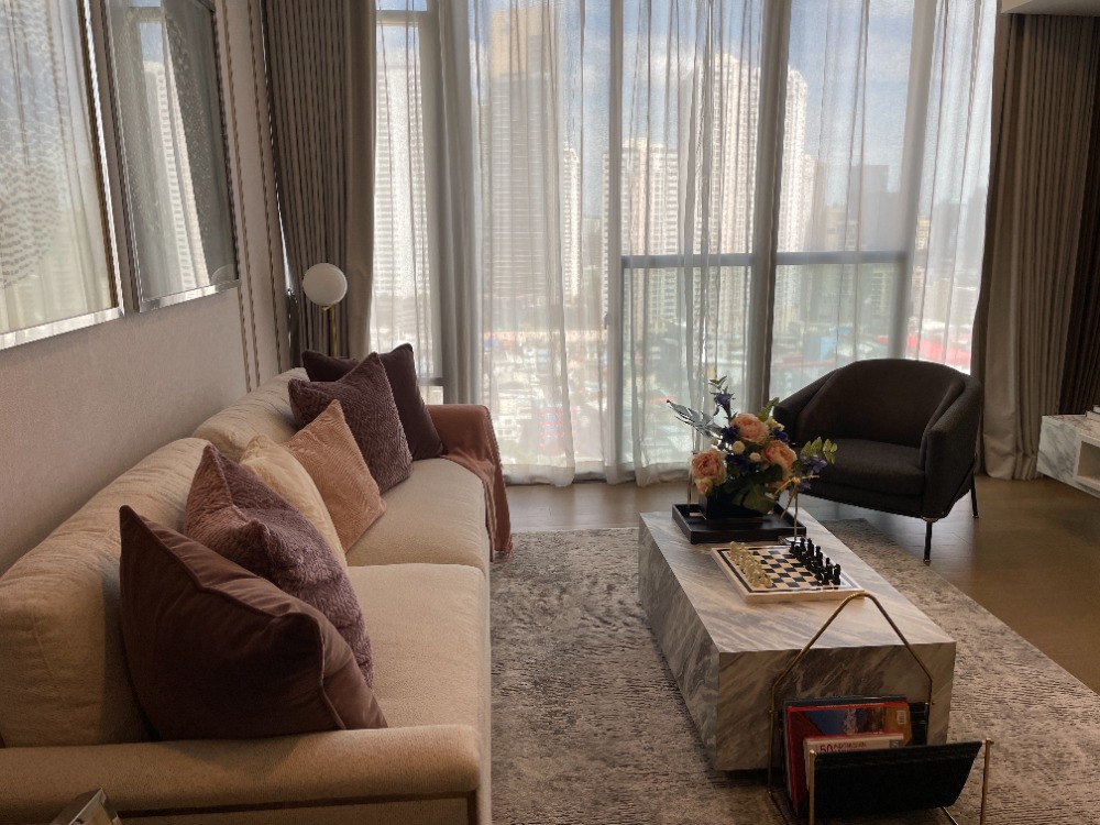For SaleCondoKhlongtoei, Kluaynamthai : Urgent sale! Luxury condo "Siamese Exclusive Queens", 21st floor, Phrom Phong view, large room 75 sq m., near MRT Queen Sirikit Center, only 100 m., near Benjakitti Park - lungs in the middle of the city that health lovers will love.