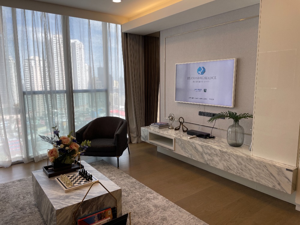 For SaleCondoKhlongtoei, Kluaynamthai : Urgent sale! Luxury condo "Siamese Exclusive Queens", 21st floor, Phrom Phong view, large room 75 sq m., near MRT Queen Sirikit Center, only 100 m., near Benjakitti Park - lungs in the middle of the city that health lovers will love.