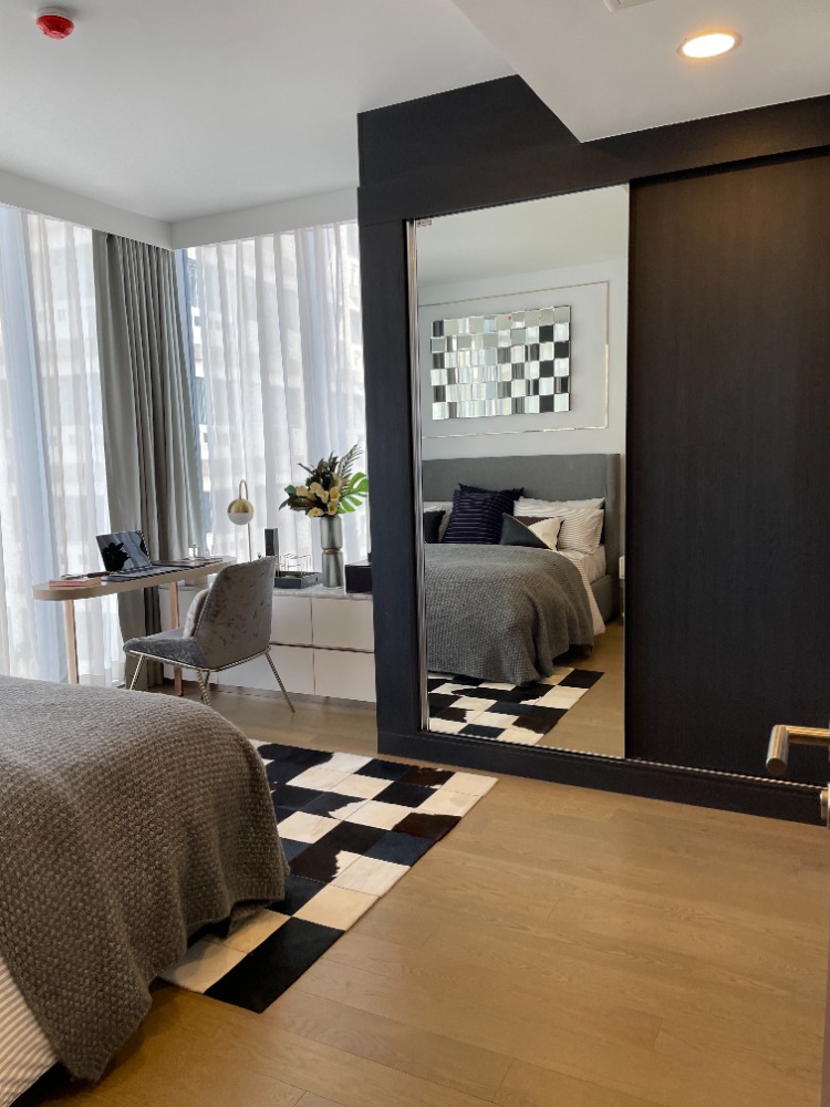 For SaleCondoKhlongtoei, Kluaynamthai : Urgent sale! Luxury condo "Siamese Exclusive Queens", 21st floor, Phrom Phong view, large room 75 sq m., near MRT Queen Sirikit Center, only 100 m., near Benjakitti Park - lungs in the middle of the city that health lovers will love.