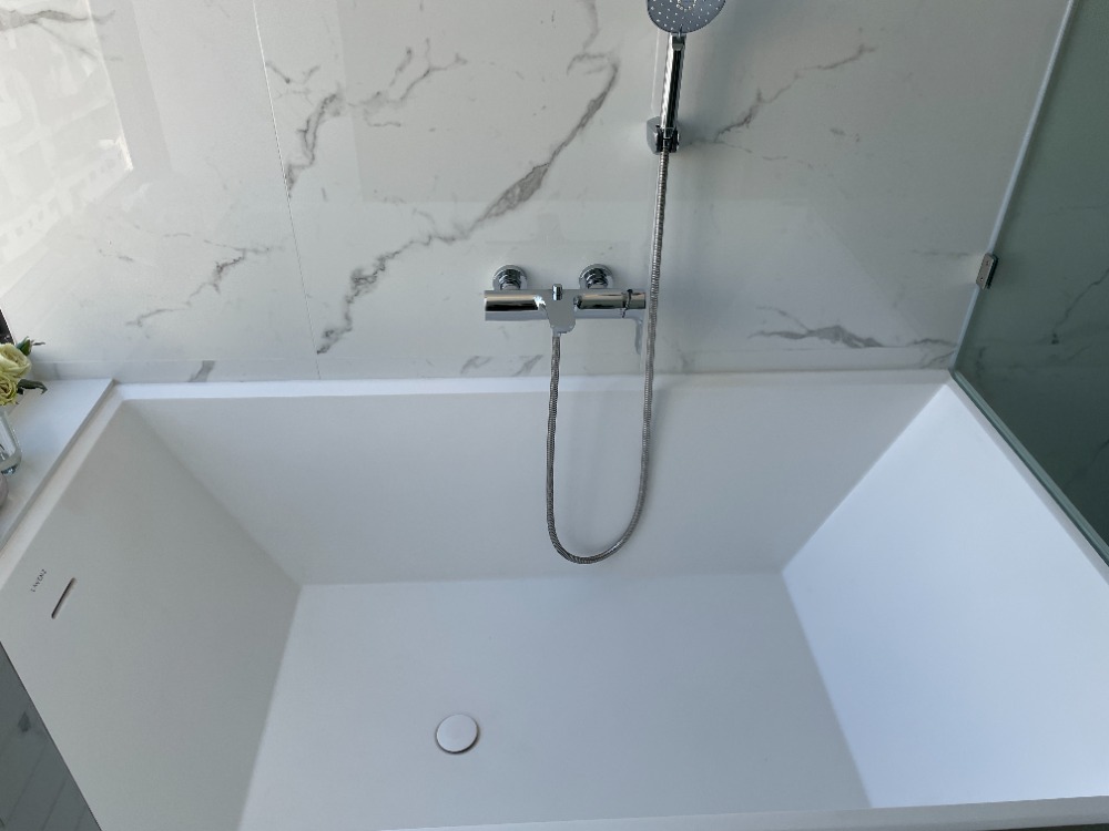 For SaleCondoKhlongtoei, Kluaynamthai : Urgent sale! Luxury condo "Siamese Exclusive Queens", 21st floor, Phrom Phong view, large room 75 sq m., near MRT Queen Sirikit Center, only 100 m., near Benjakitti Park - lungs in the middle of the city that health lovers will love.