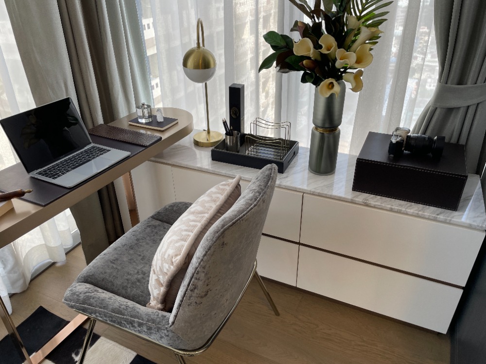 For SaleCondoKhlongtoei, Kluaynamthai : Urgent sale! Luxury condo "Siamese Exclusive Queens", 21st floor, Phrom Phong view, large room 75 sq m., near MRT Queen Sirikit Center, only 100 m., near Benjakitti Park - lungs in the middle of the city that health lovers will love.