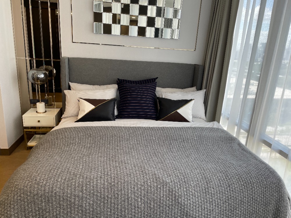 For SaleCondoKhlongtoei, Kluaynamthai : Urgent sale! Luxury condo "Siamese Exclusive Queens", 21st floor, Phrom Phong view, large room 75 sq m., near MRT Queen Sirikit Center, only 100 m., near Benjakitti Park - lungs in the middle of the city that health lovers will love.