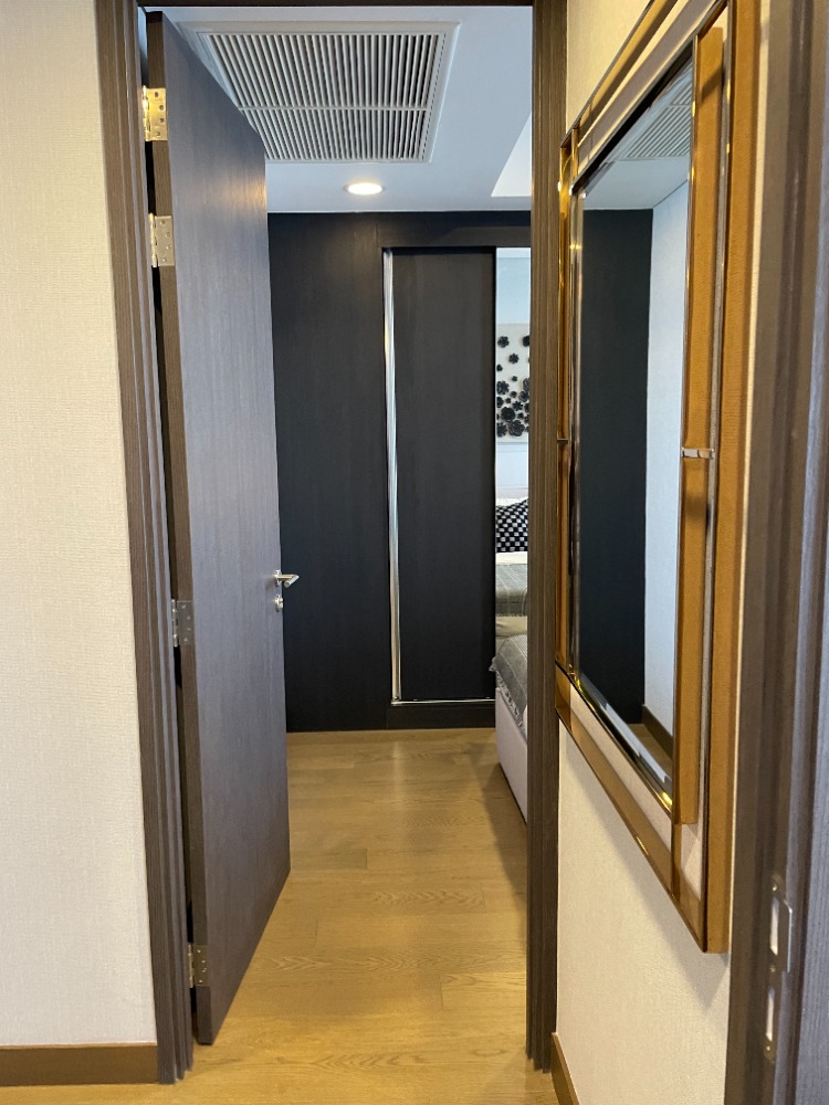 For SaleCondoKhlongtoei, Kluaynamthai : Urgent sale! Luxury condo "Siamese Exclusive Queens", 21st floor, Phrom Phong view, large room 75 sq m., near MRT Queen Sirikit Center, only 100 m., near Benjakitti Park - lungs in the middle of the city that health lovers will love.