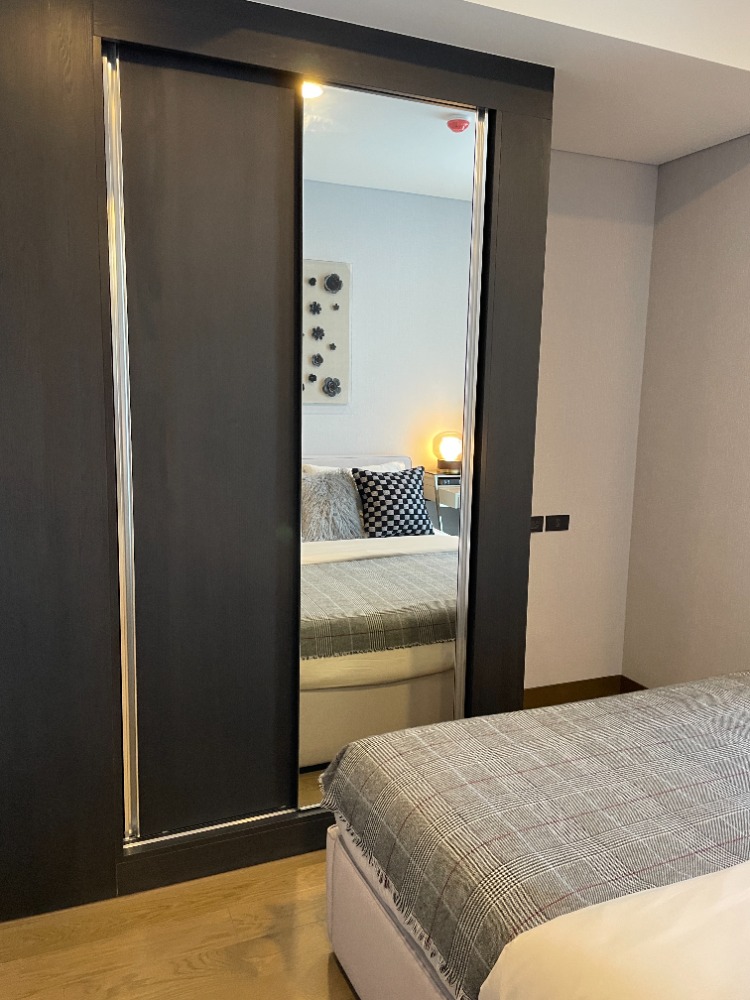 For SaleCondoKhlongtoei, Kluaynamthai : Urgent sale! Luxury condo "Siamese Exclusive Queens", 21st floor, Phrom Phong view, large room 75 sq m., near MRT Queen Sirikit Center, only 100 m., near Benjakitti Park - lungs in the middle of the city that health lovers will love.